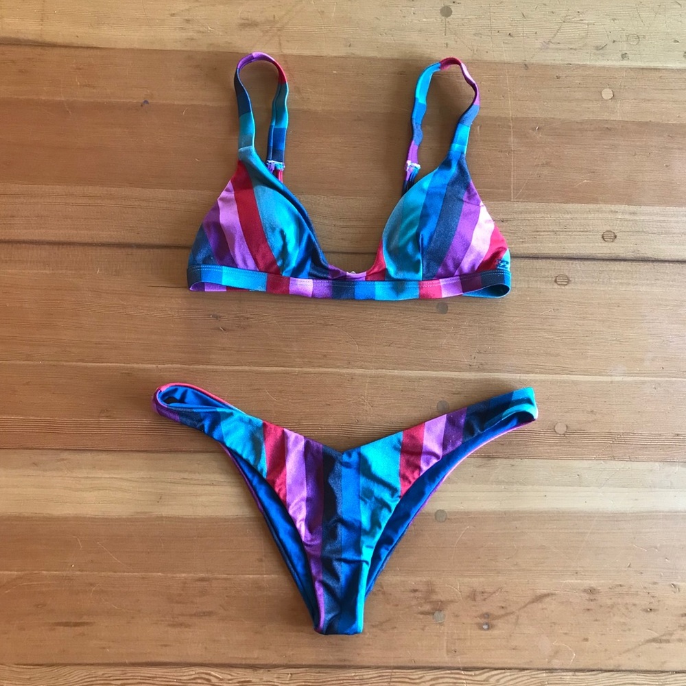 Billlabong striped bikini